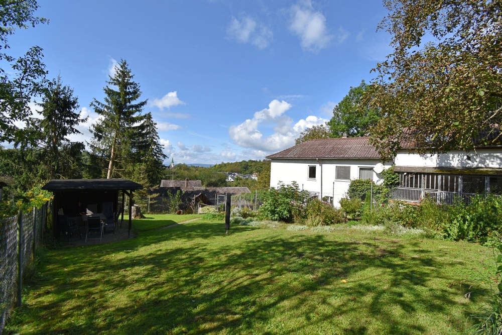 obere Gartenanlage bei Tierpension Ansicht