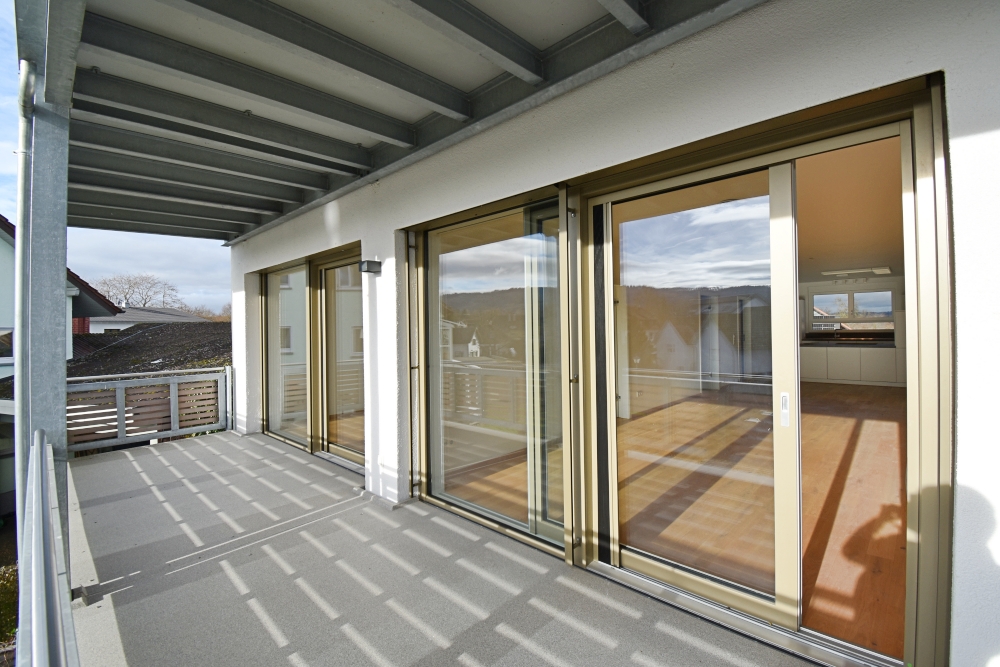 Große Fensterfront Balkon