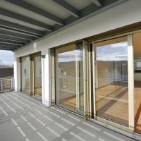 Große Fensterfront Balkon